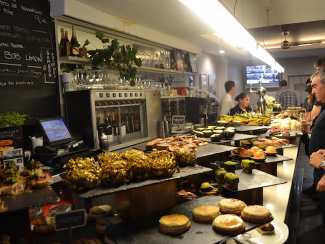 Pinxos in pintxos bar Zeruko (San Sebastian, Spanje)