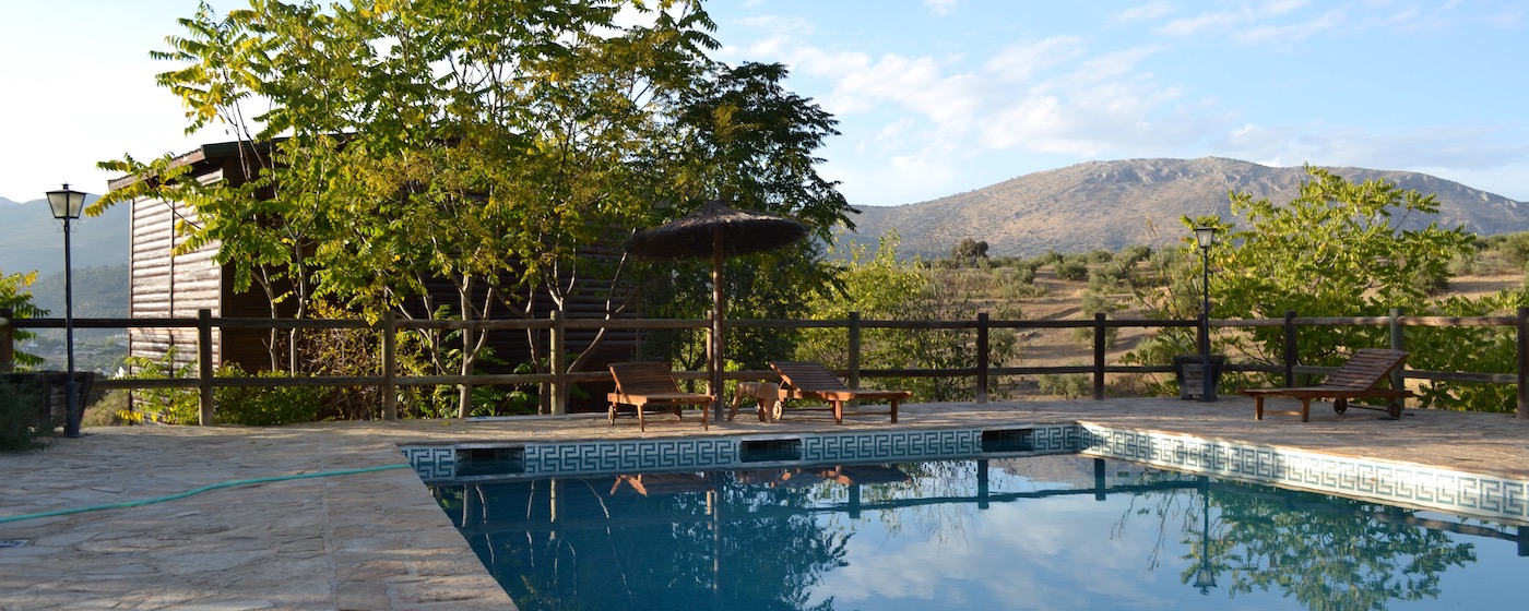 Vakantiehuizen met zwembad van Mimbre Rural in berglandschap met olijfbomen (Cordoba, Andalusië)