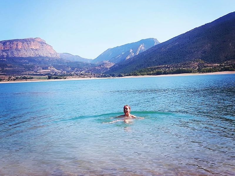 Zwemmen in het stuwmeer van San Antoni in Pallars Jussà